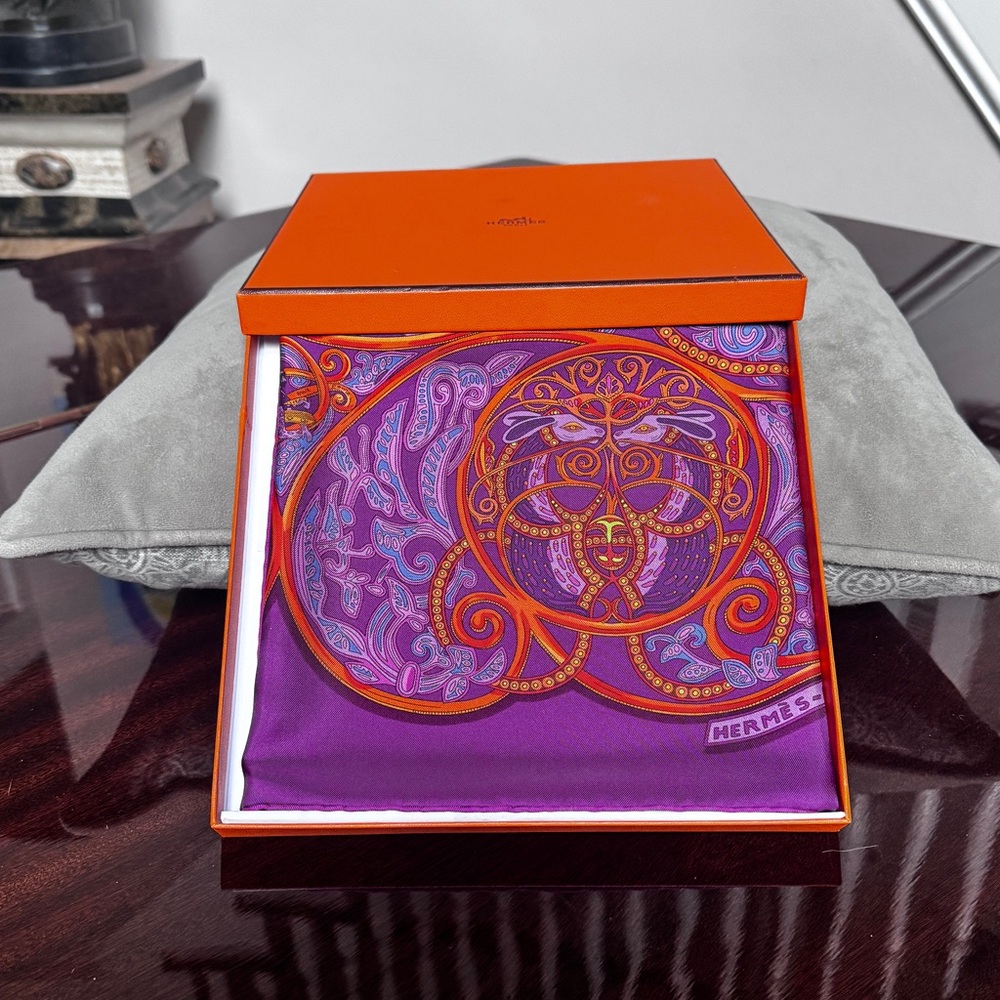 Pristine Like New Hermes La Charmante aux Animaux Scarf